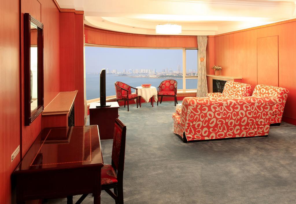 Donghai Grand Hotel Qingdao Rum bild