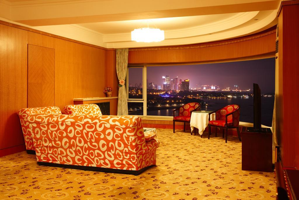 Donghai Grand Hotel Qingdao Exteriör bild